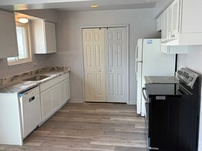 Building Photo - 2895 Simpson Dr