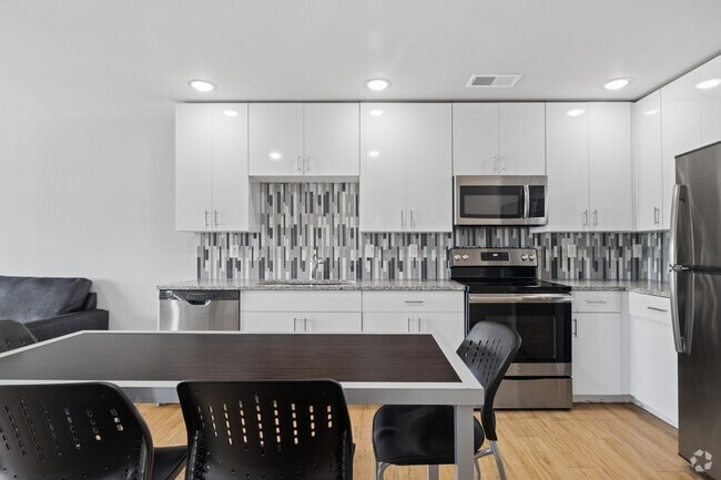 3BR, 2BA - 850SF - Kitchen - Smile Student Living - 615 S Wright