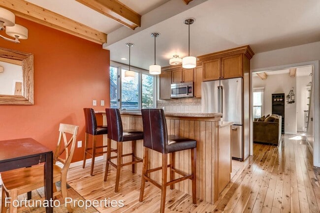 Building Photo - 3 br, 2.5 bath House - 105.5 S. High St.