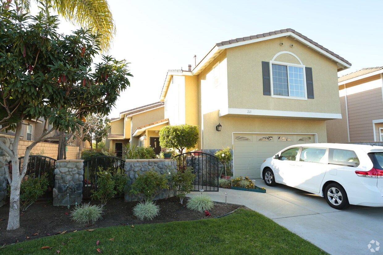 221 S Flower Ave, Brea, CA 92821 Apartments in Brea, CA