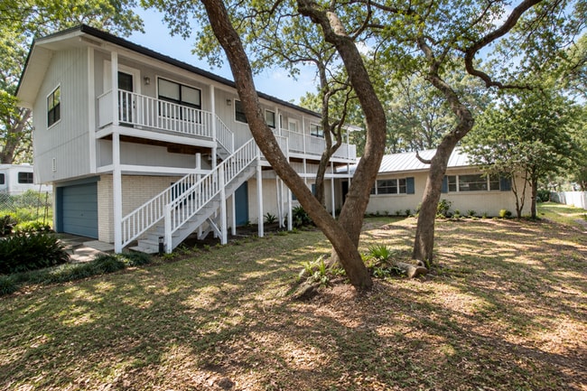 Building Photo - 45 Warwick Dr