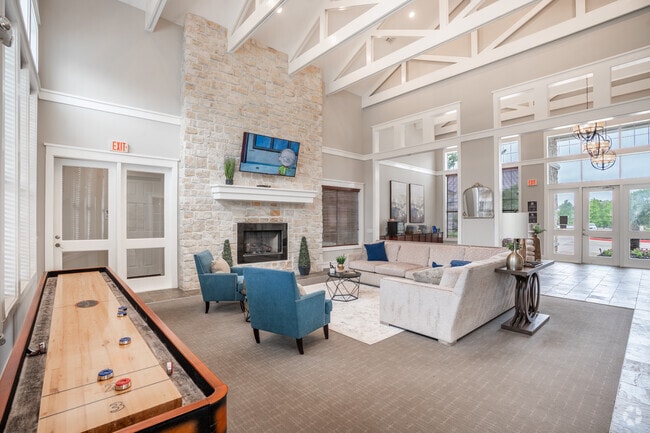 Lobby Photo - Edgewater Apartments