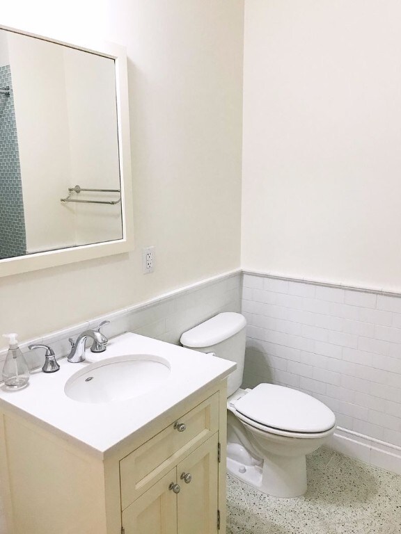 Foto del edificio - 92 E 7th St