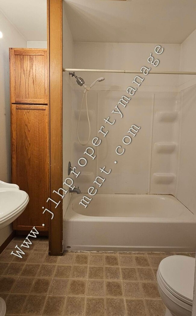 Foto del edificio - 618 W Clark St