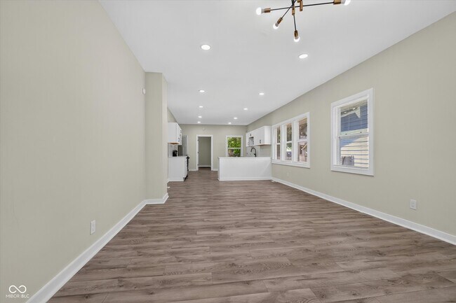 Building Photo - 320 W 39th St