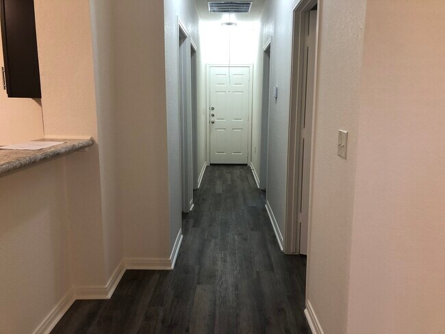 Building Photo - 2308 Century Dr