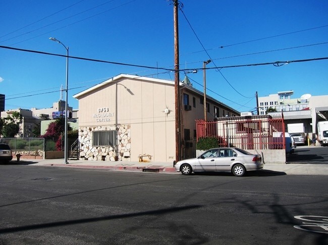 Foto del edificio - 6753 Selma Ave