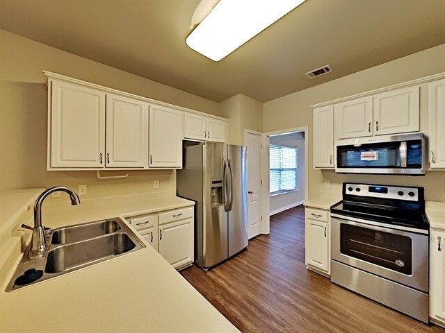 Building Photo - 100 Autumn Oaks Court