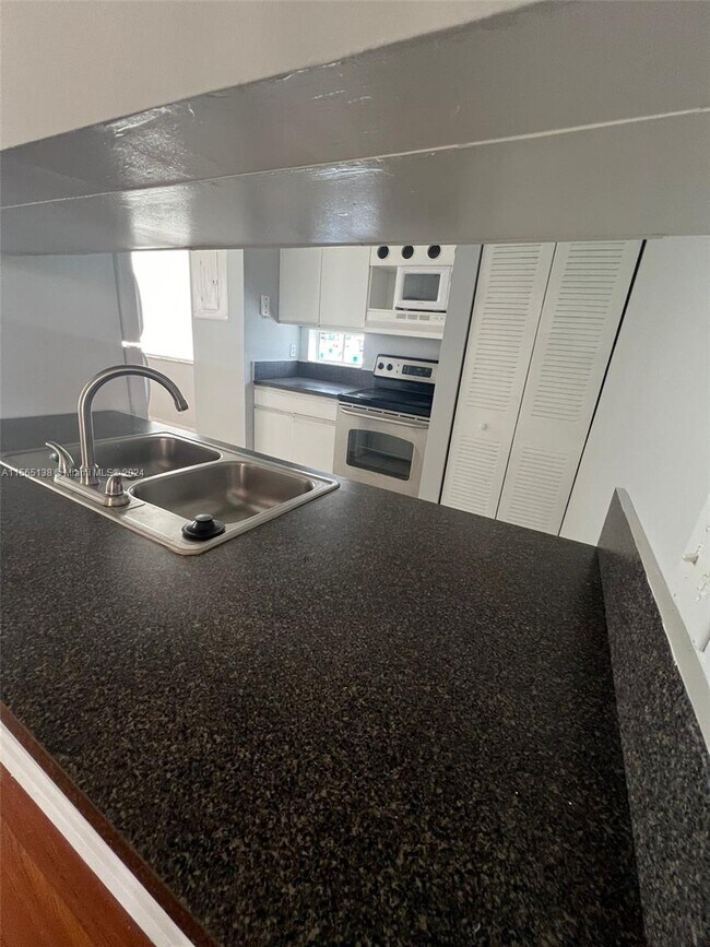 Foto del edificio - 8713 SW 5th St