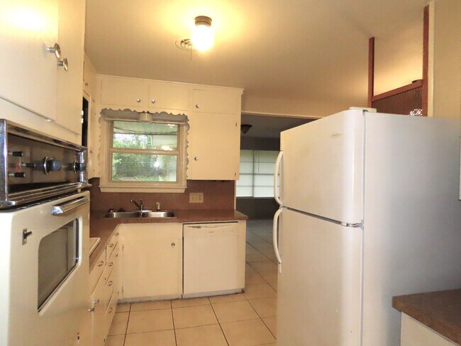Building Photo - Lovely 3 Bedroom, 2 Bathroom Home in Tyler!