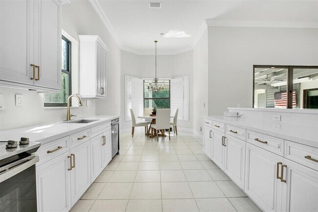 Building Photo - 10918 NW 56th Ct