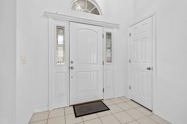 Foto del edificio - Charming 4-Bedroom Home with Modern Amenit...