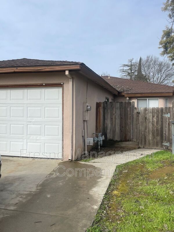 Building Photo - 4033 N Milburn Ave