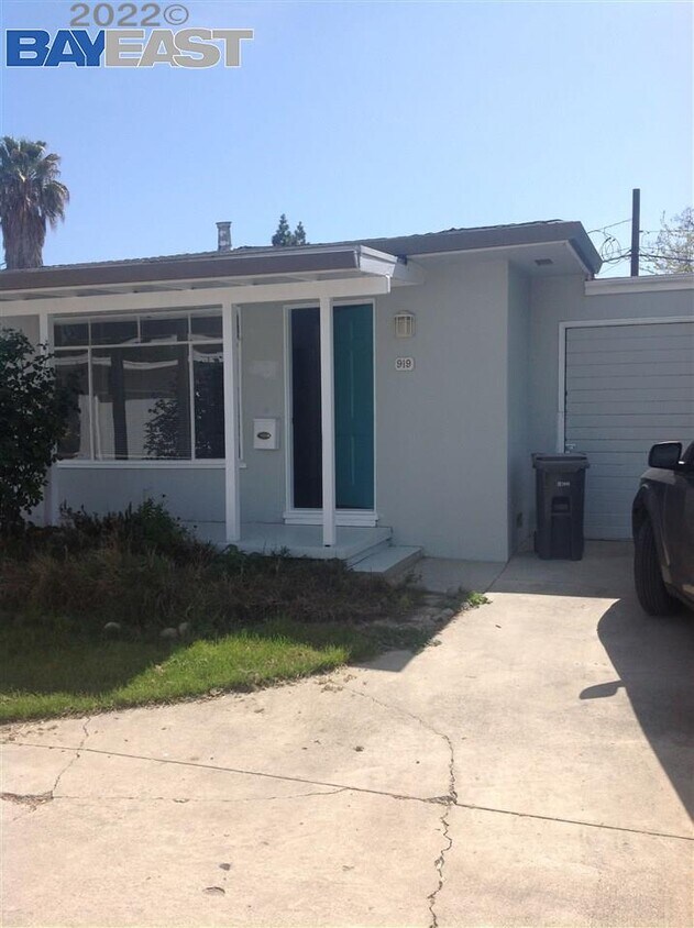 Primary Photo - 919 Rose Ave