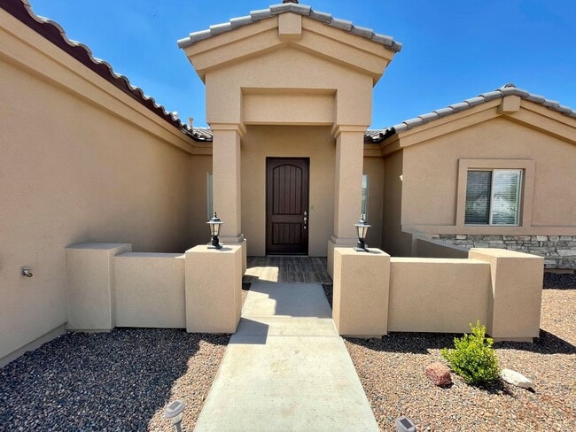 Building Photo - Beautiful 3 Bedroom Home in Gated Community!