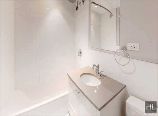 Building Photo - NO FEE 3 bedroom 2 bathroom with washer and dryer and Balcony / West 97th Street