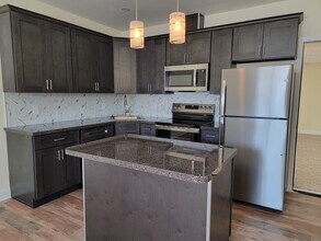 Building Photo - 71 Bellevue Ave