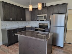 Building Photo - 71 Bellevue Ave