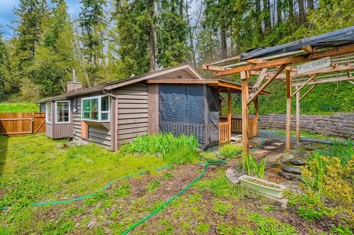 Primary Photo - 12808 Pioneer Way E, Buckley, WA, 98321