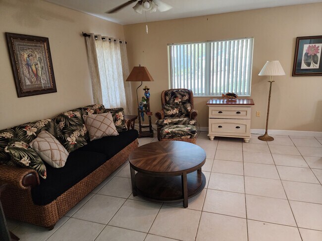 Nicely furnished! - 2286 Hibiscus St