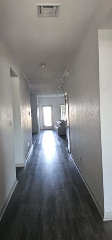 Building Photo - 223 Sweetwater Crk Ln