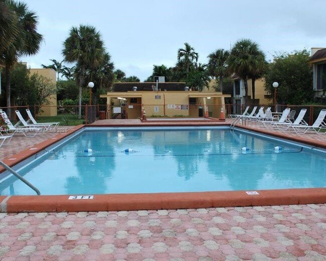 Foto del edificio - 9370 W Flagler St