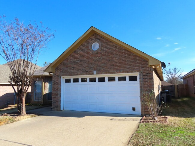 Building Photo - Tyler - Gorgeous 3 Bedroom, 2 Bath Home in...