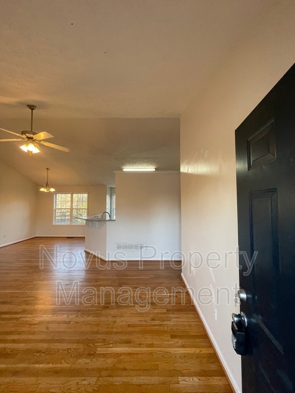 Foto del edificio - 721 Meadow Spring Dr