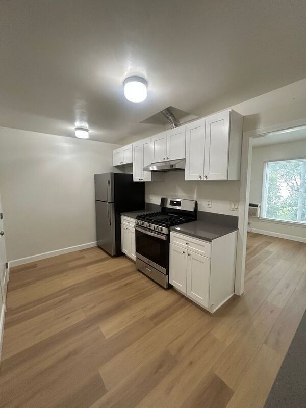 Foto del edificio - 10017 Silverton Ave