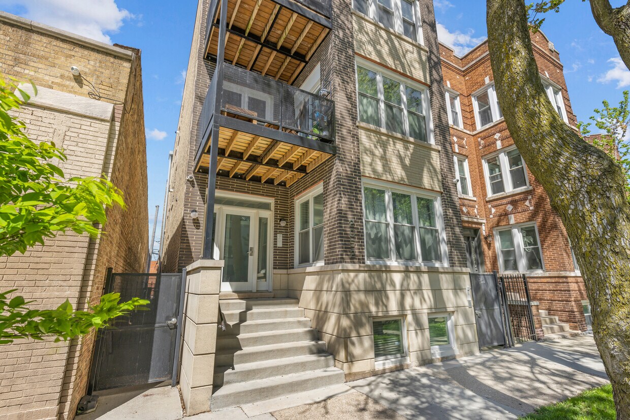 Primary Photo - 2052 N Campbell Ave