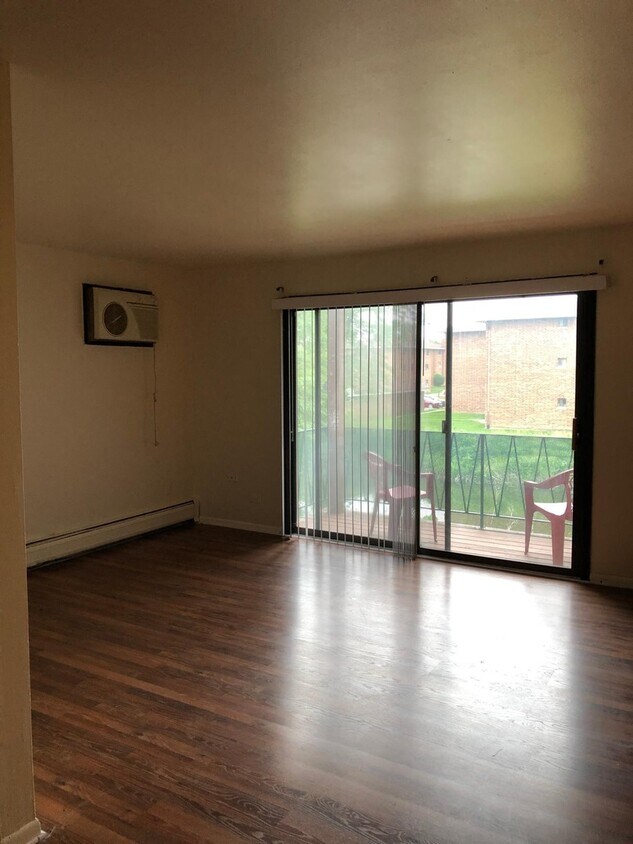 Foto del edificio - 15744 Lake Dr