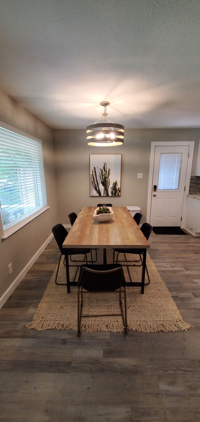 Dining Room - 10010 Olmos Dr