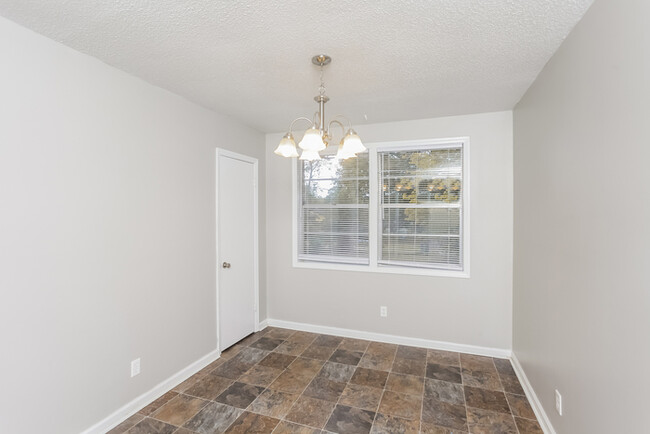 Building Photo - 3 Bedroom Home in Columbia, SC