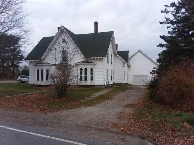 Building Photo - 4 Cushing Rd