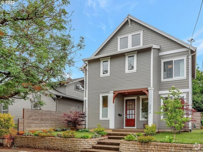 Building Photo - 2214 N Farragut St