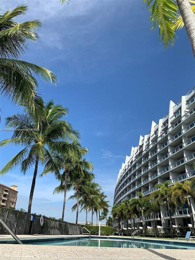 Photo - 2950 NE 188TH ST APT 543 AVENTURA, FL 33180