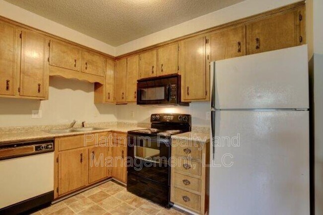 Building Photo - 1437 McCan Dr