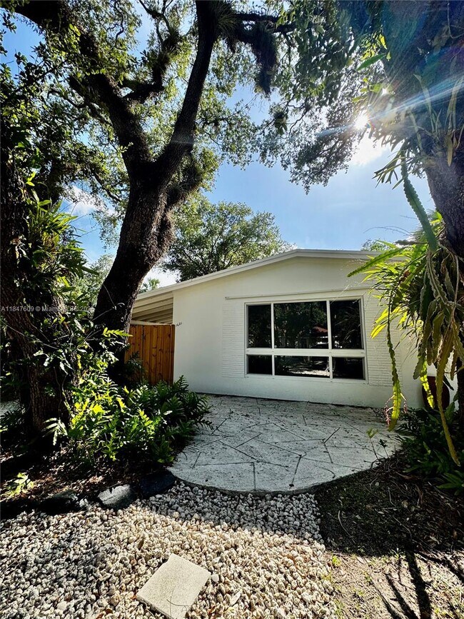 Building Photo - 1601 SW 20th Ave