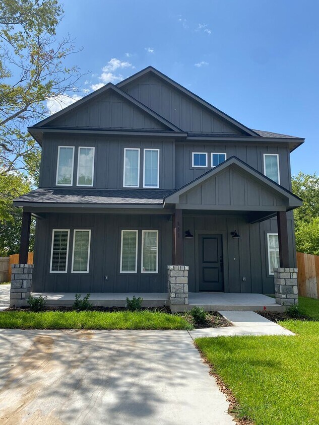 Foto principal - 109 Sterling St