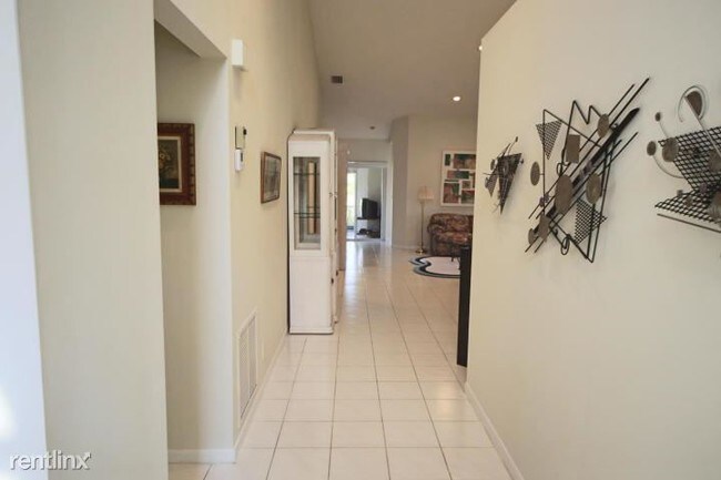 Building Photo - 7921 Sandy Pointe Dr