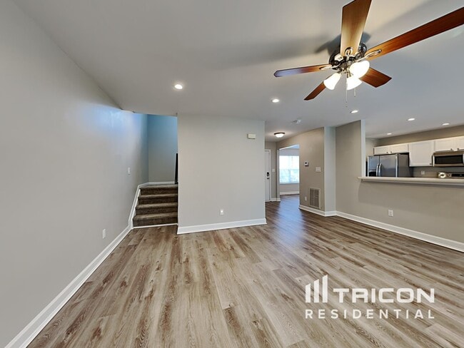 Building Photo - 4424 River Edge Dr