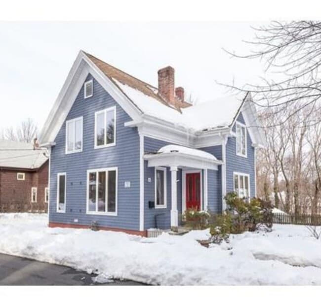 Building Photo - Charming 3BR+ Bonus Room in Family-Friendl...