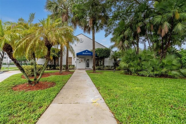 Building Photo - 711 N Pine Island Rd