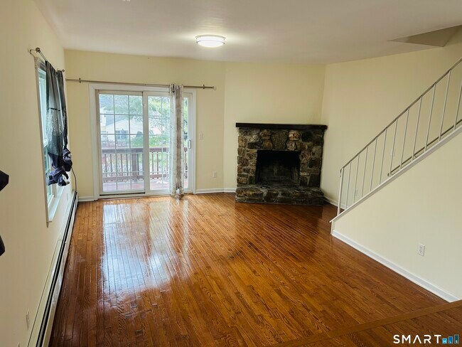 Foto del edificio - 82 Sunrise Ave