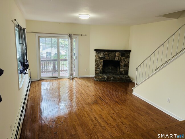 Building Photo - 82 Sunrise Ave