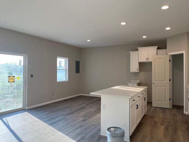 Building Photo - 1321 Sioux Turn