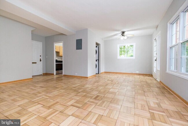 Foto del edificio - 3117 Ravensworth Pl