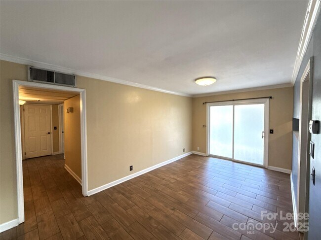 Foto del edificio - 2632 Park Rd