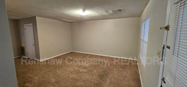 Foto del edificio - 900 S College St