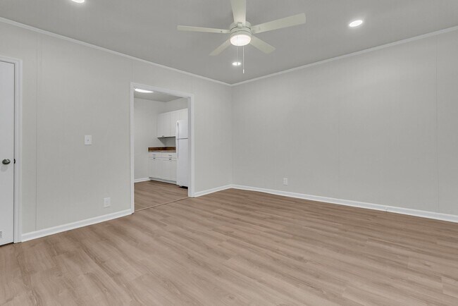 Foto del edificio - Charming 2BR/1BA Apartment in the Heart of Summerville